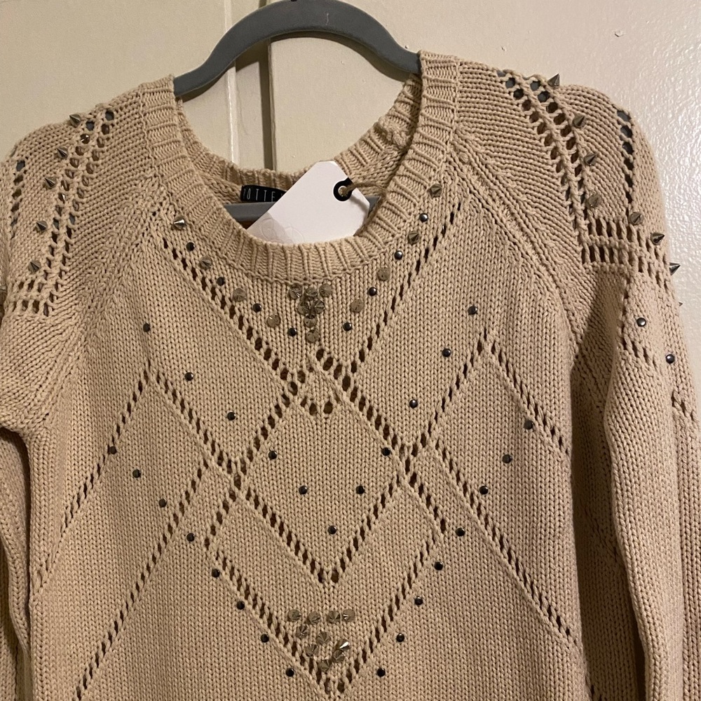 New Potters Pot large sweater with cute details
